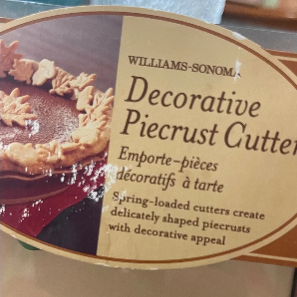 Williams Sonoma Red and Green Piecrust Cutters